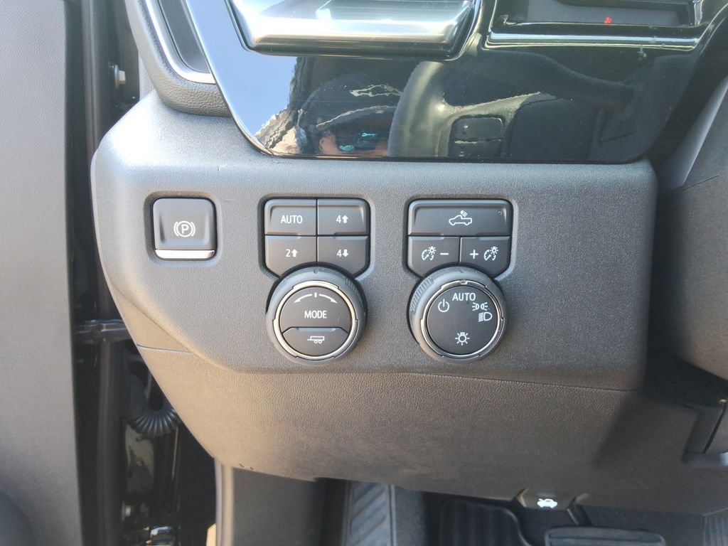 Certified 2025 Chevrolet Silverado 3500 LT AWD/4WD image 36
