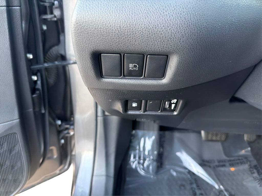 Used 2020 Toyota C-HR LE image 18