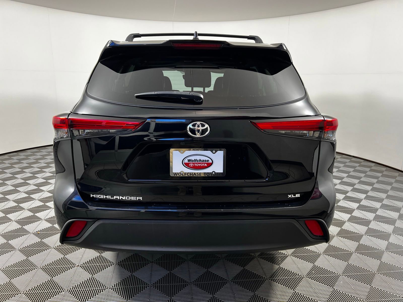 Used 2022 Toyota Highlander XLE FWD image 6