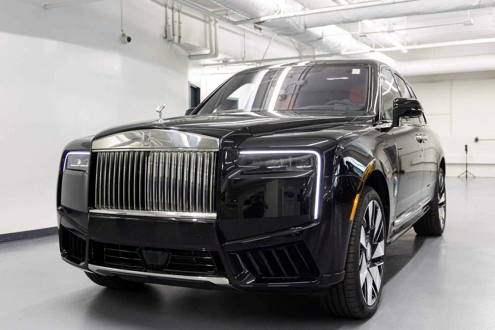 New 2027 Rolls-Royce Cullinan AWD/4WD image 2