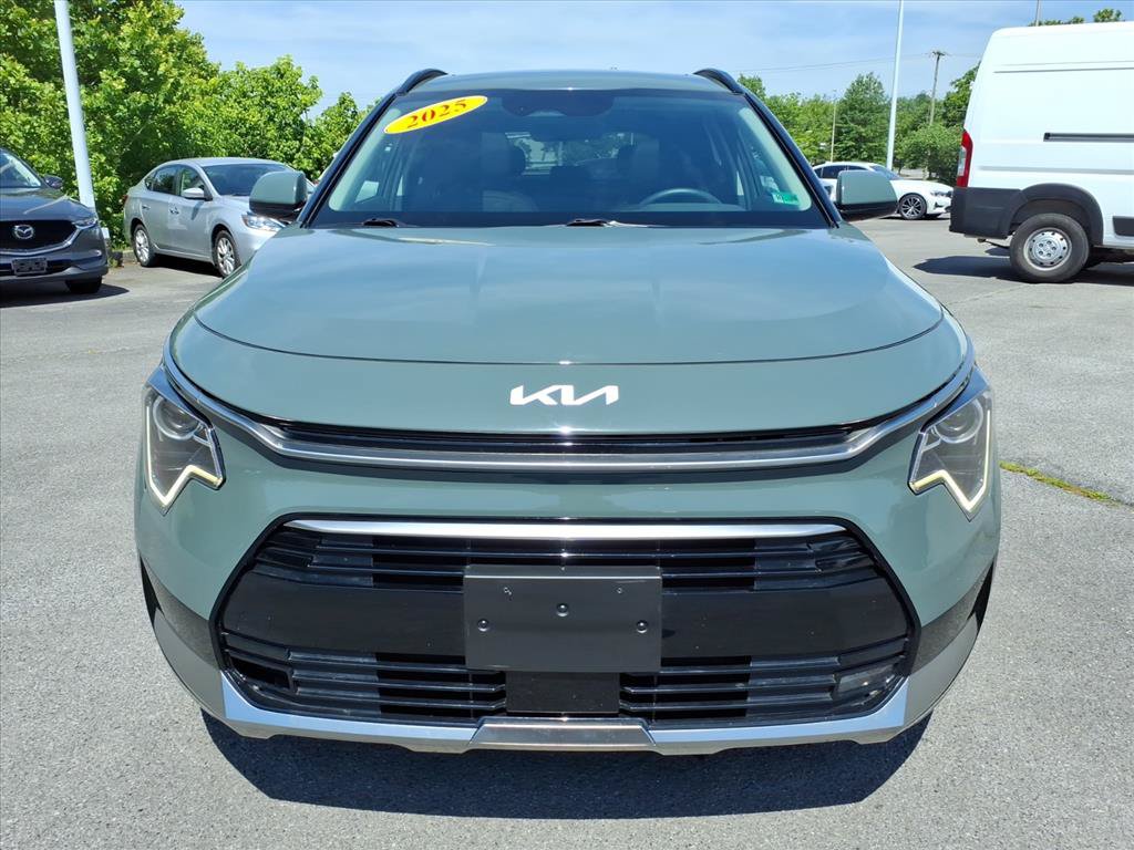 Used 2025 Kia Niro EX Touring FWD image 8