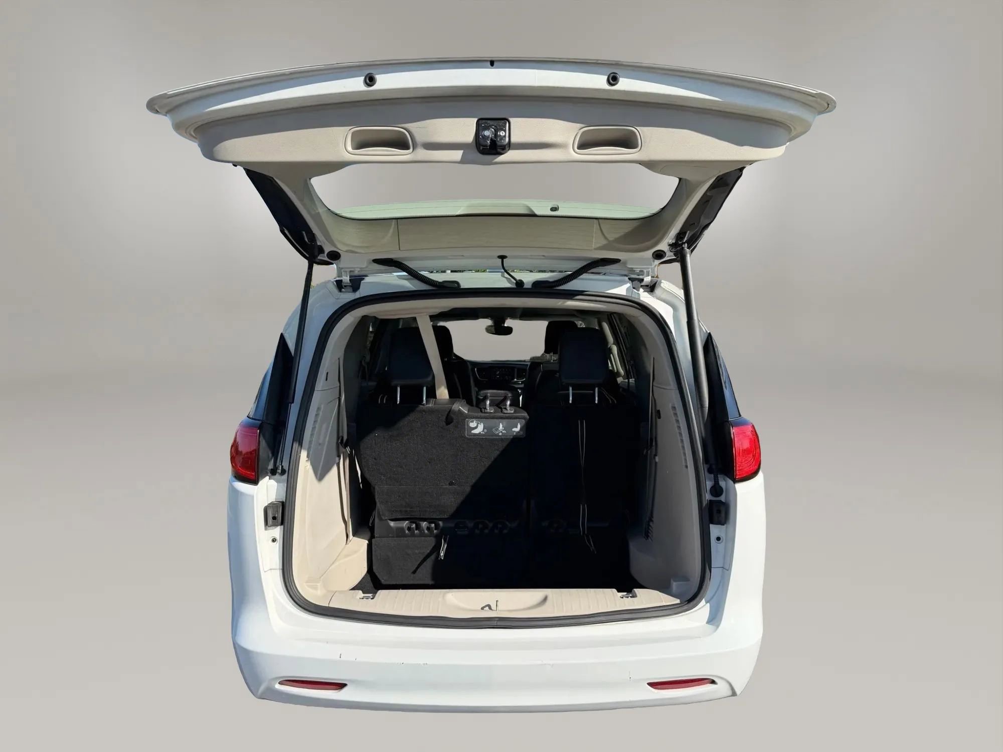 Used 2020 Chrysler Voyager Lxi FWD image 19