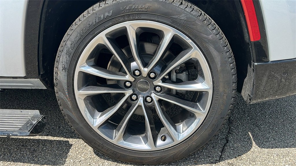 Used 2024 Jeep Wagoneer Series III w/ Premium Group I image 38