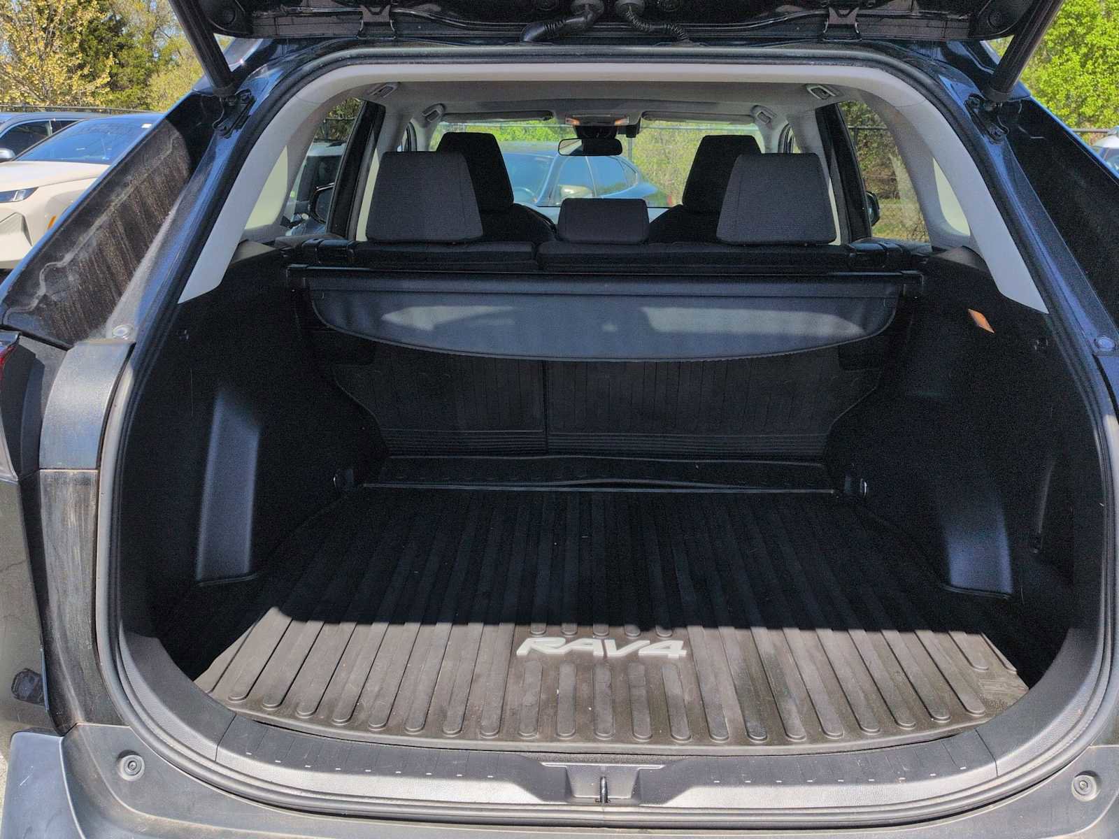 Used 2020 Toyota RAV4 XLE w/ Convenience Package image 35