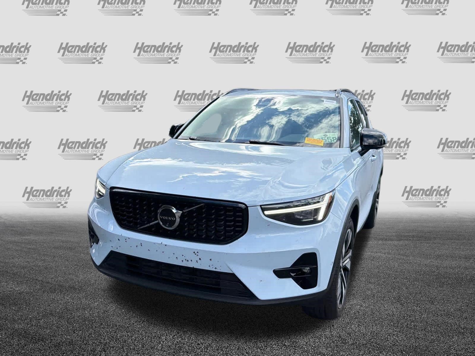 Used 2024 Volvo XC40 B5 Ultimate w/ Protection Package Premier AWD/4WD image 5