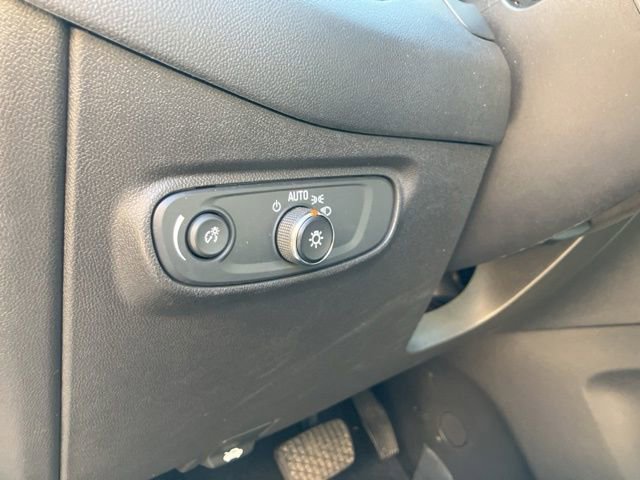 Used 2020 Chevrolet Equinox LT image 11