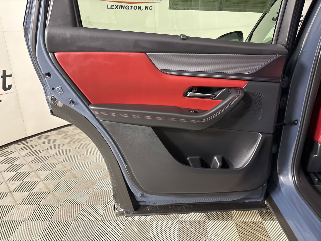 Used 2025 MAZDA CX-70 Plug-In Hybrid w/ Premium Plus image 21