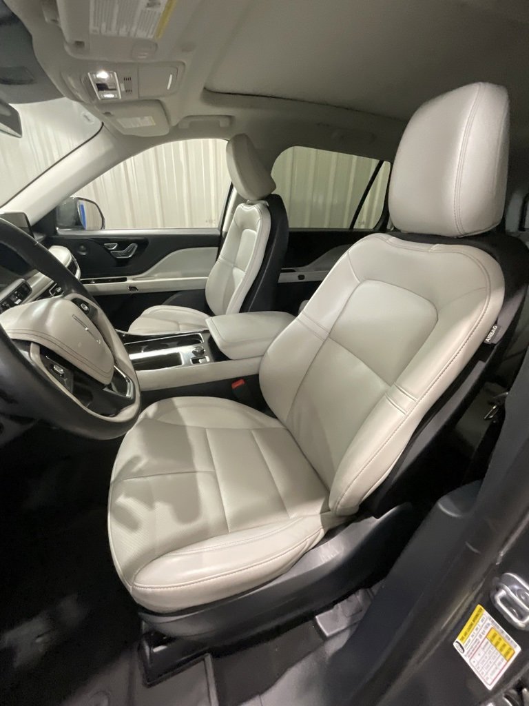 Used 2025 Lincoln Aviator Premiere w/ Jet Appearance Package image 10