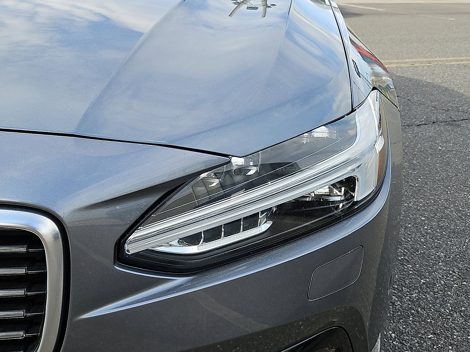 Used 2020 Volvo S90 T6 R-Design image 9
