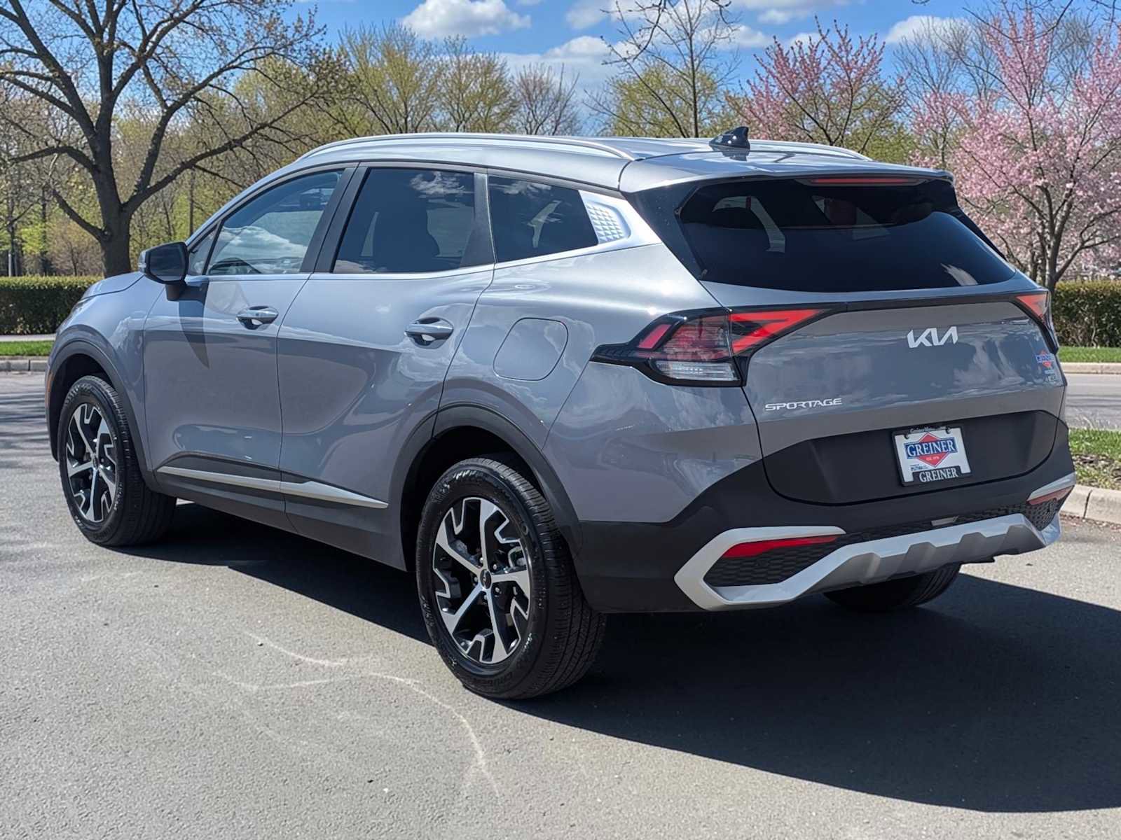 Used 2025 Kia Sportage EX image 4