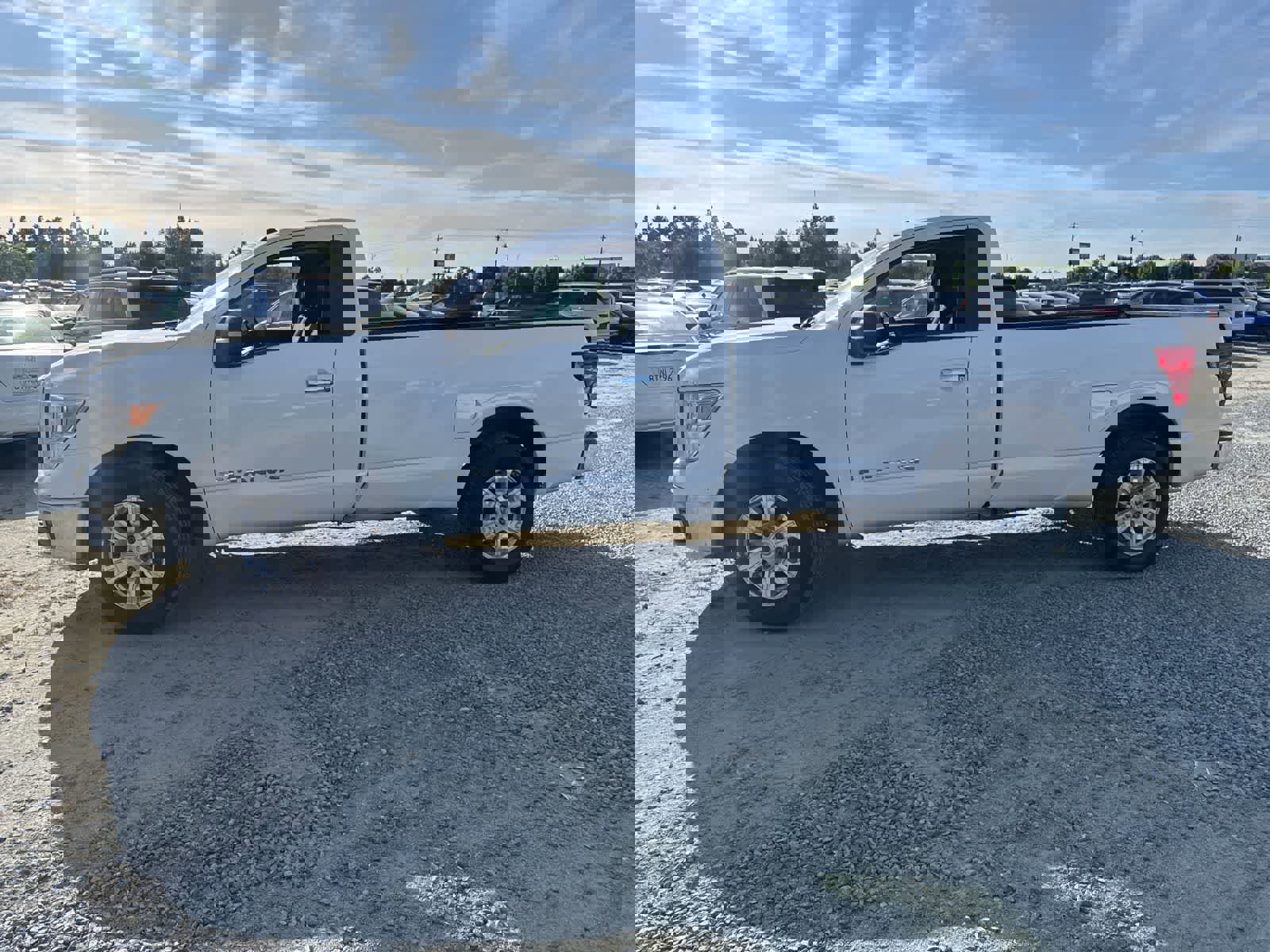 Used 2019 Nissan Titan SV image 8