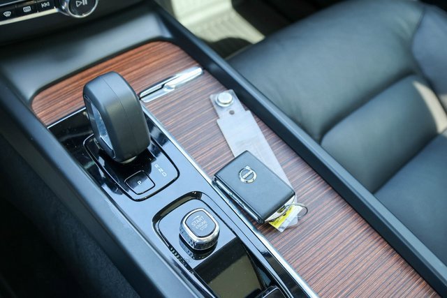 Used 2023 Volvo XC60 B5 Plus w/ Climate Package image 25