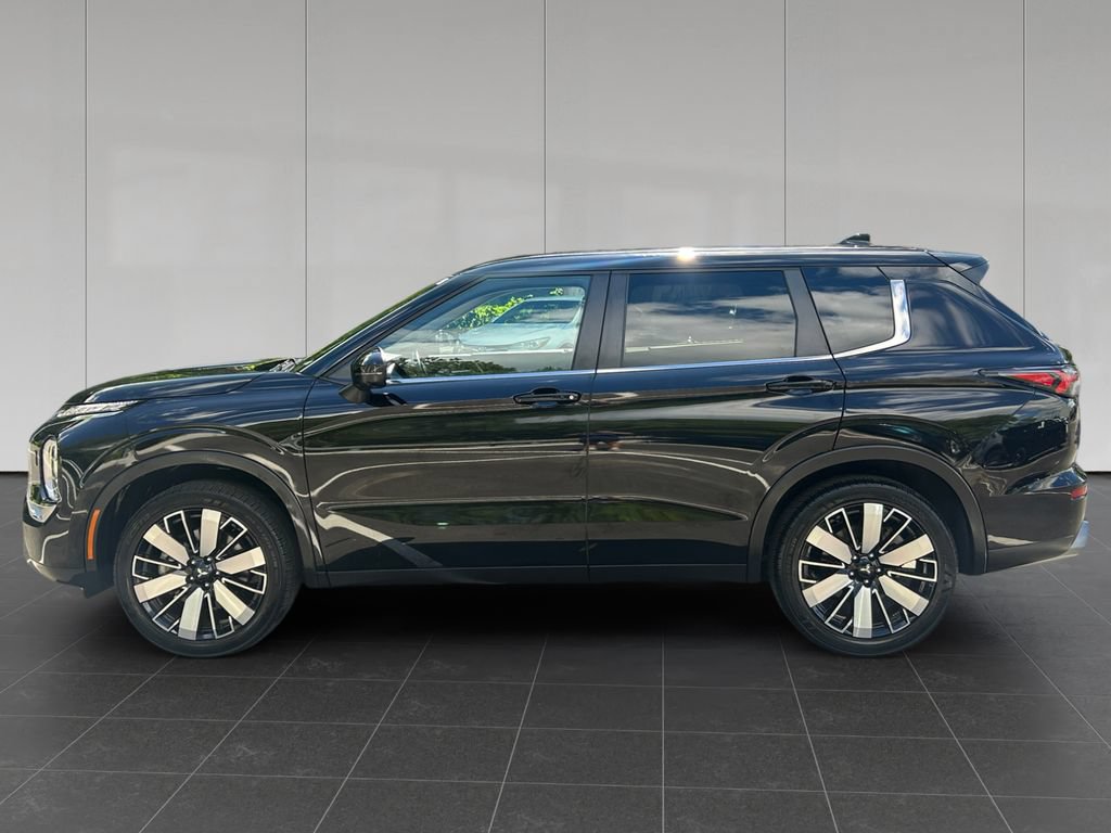 Used 2025 Mitsubishi Outlander SE AWD/4WD image 2