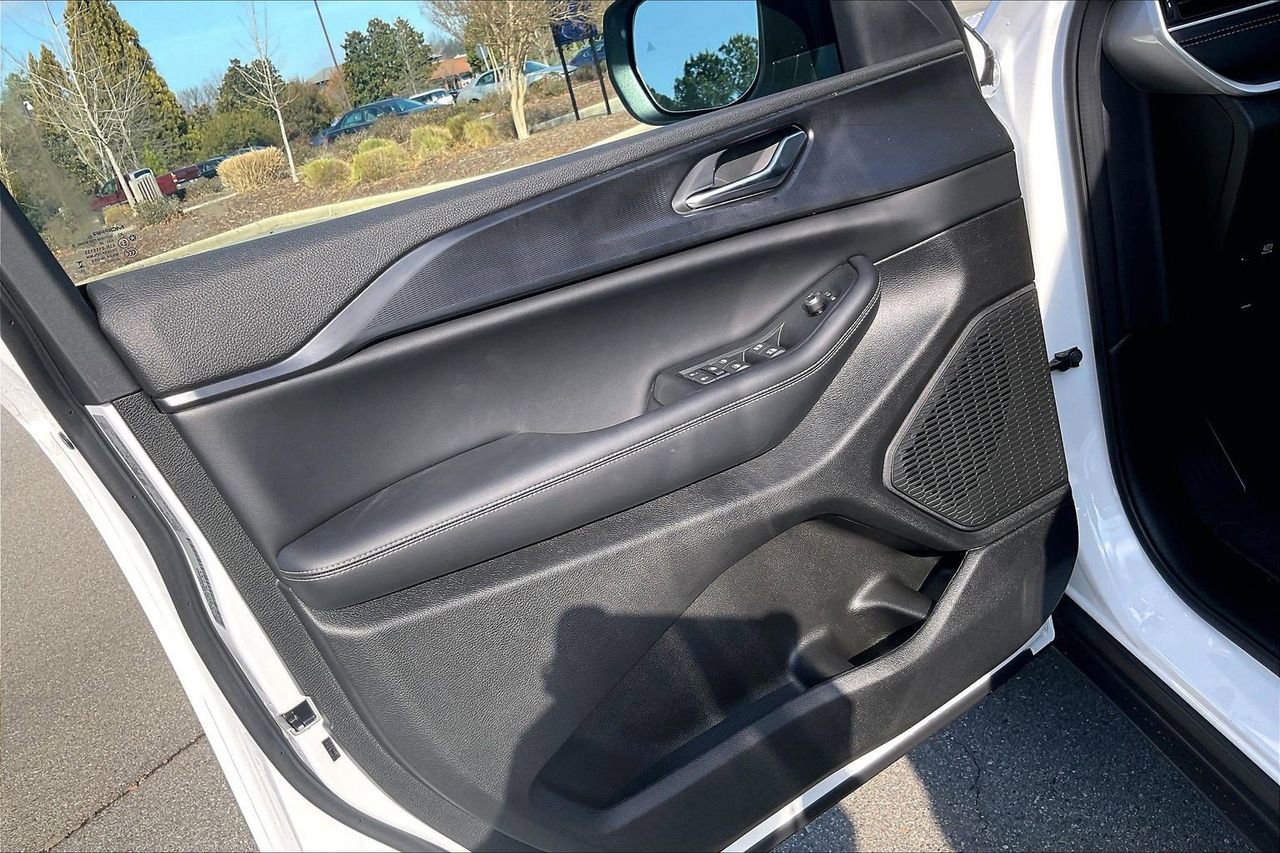 New 2025 Jeep Grand Cherokee L Laredo w/ Luxury Tech Group I image 28