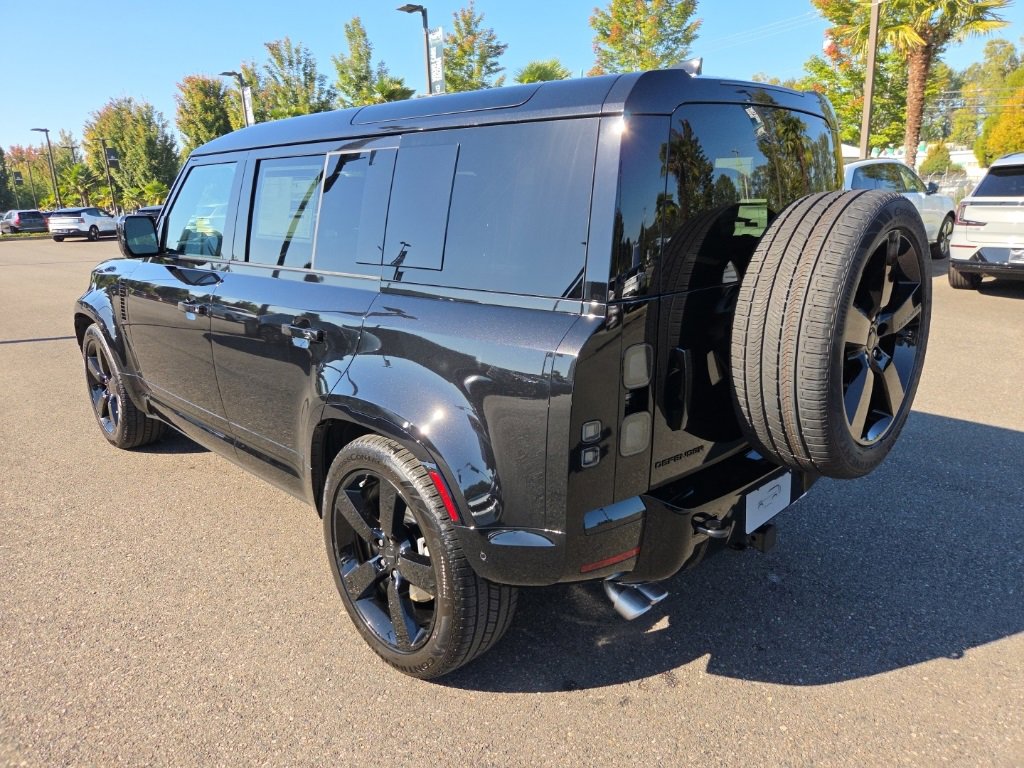 New 2026 Land Rover Defender 110 X-Dynamic SE image 3