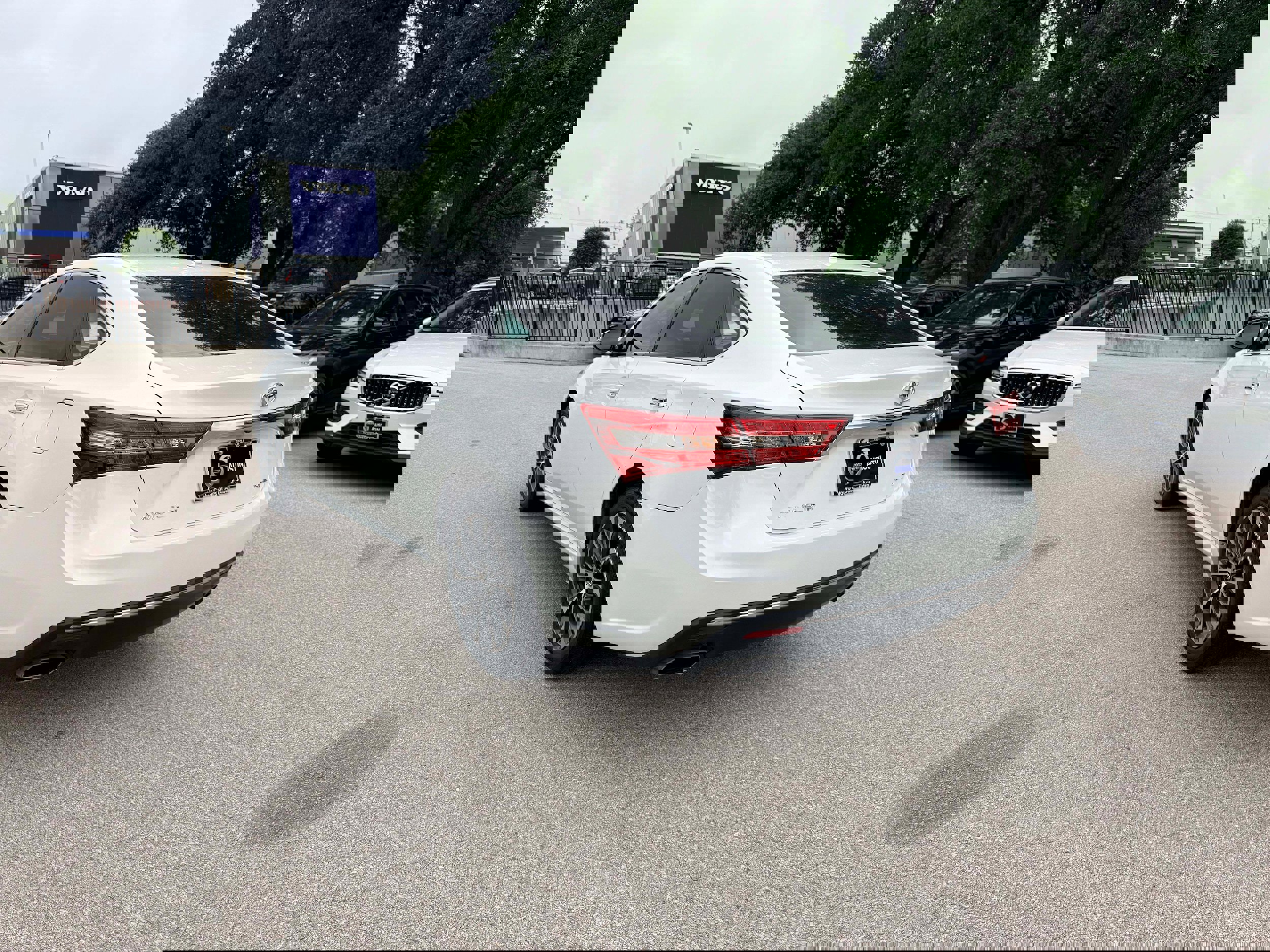 Used 2018 Toyota Avalon XLE Premium FWD image 4