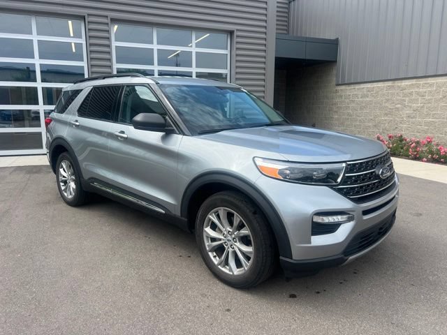 Used 2023 Ford Explorer XLT w/ Equipment Group 202A AWD/4WD image 3