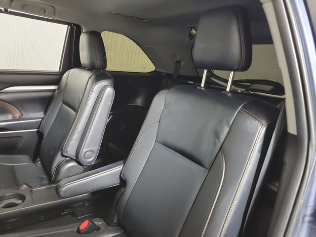 Used 2019 Toyota Highlander XLE FWD image 13