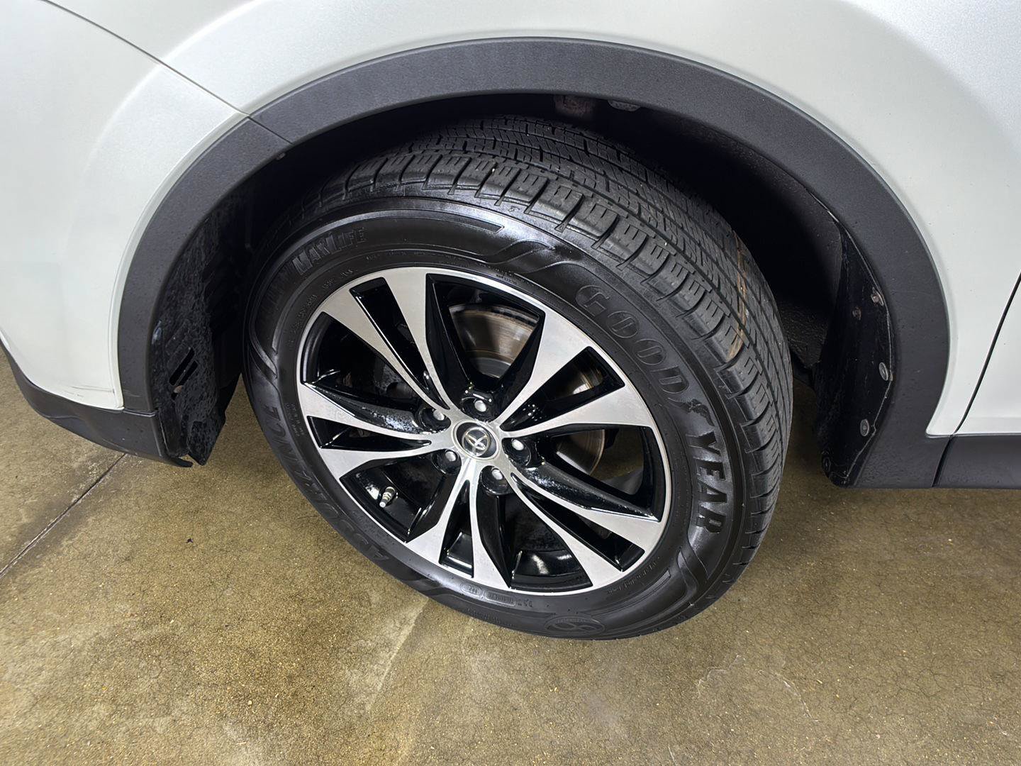 Used 2015 Toyota RAV4 Limited AWD/4WD image 5