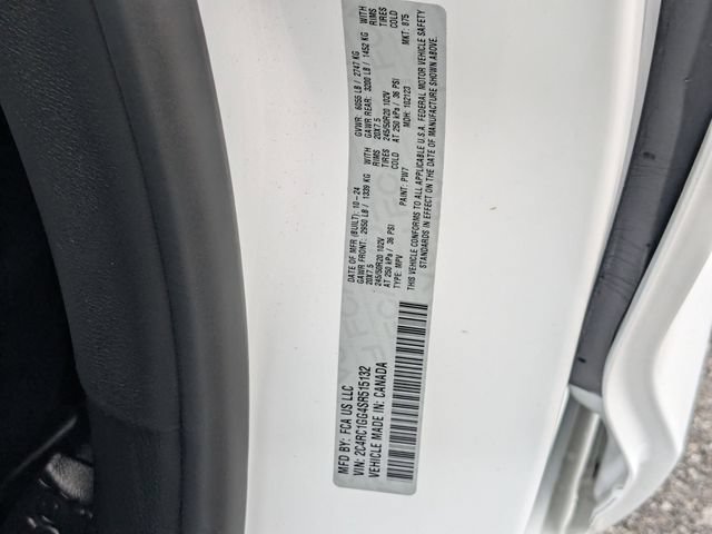 Used 2025 Chrysler Pacifica Limited FWD image 28