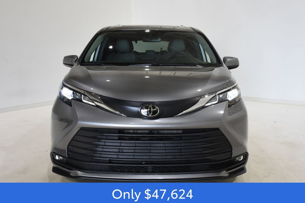 New 2026 Toyota Sienna XLE FWD image 2