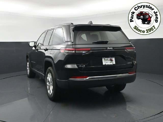 Used 2023 Jeep Grand Cherokee Limited w/ Luxury Tech Group II AWD/4WD image 4