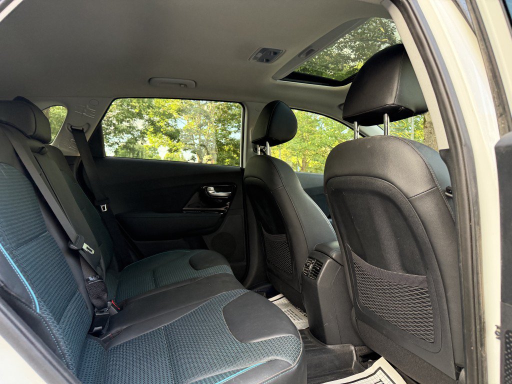 Used 2019 Kia Niro EX Premium w/ Cold Weather Package 1.0 FWD image 23