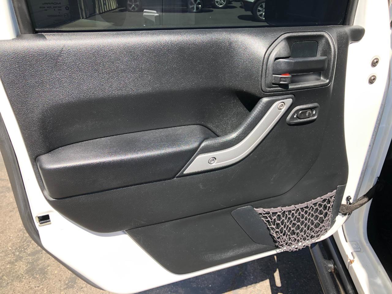 Used 2016 Jeep Wrangler Unlimited Rubicon image 27