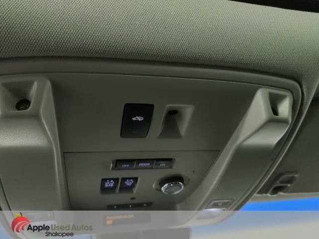 Used 2015 Cadillac Escalade Luxury image 25