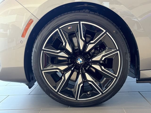 New 2026 BMW i7 M70 w/ Executive Package AWD/4WD image 8