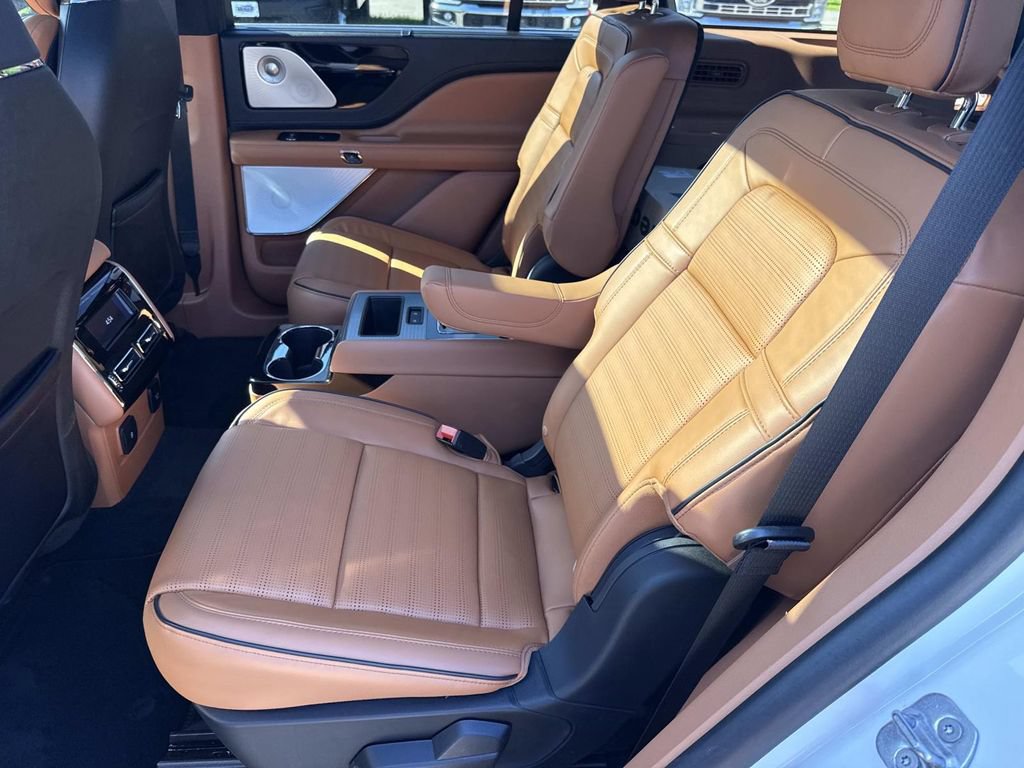 Used 2025 Lincoln Aviator Black Label AWD/4WD image 15
