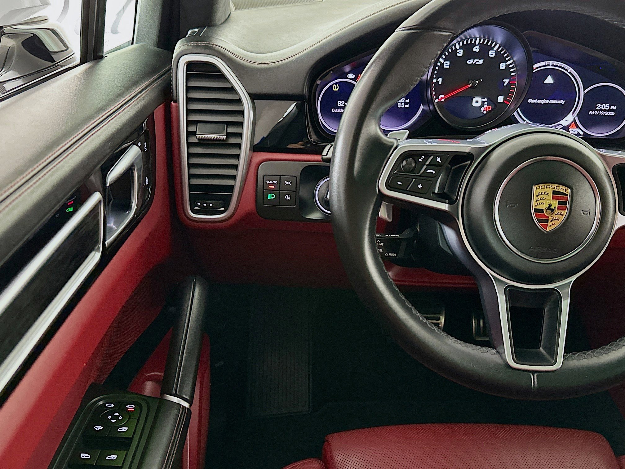 Used 2022 Porsche Cayenne GTS w/ Premium Package Plus AWD/4WD image 10