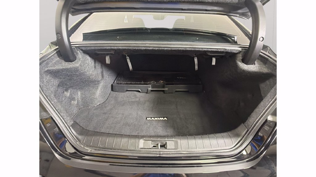 Used 2022 Nissan Maxima SR w/ Sport Mat Group FWD image 29