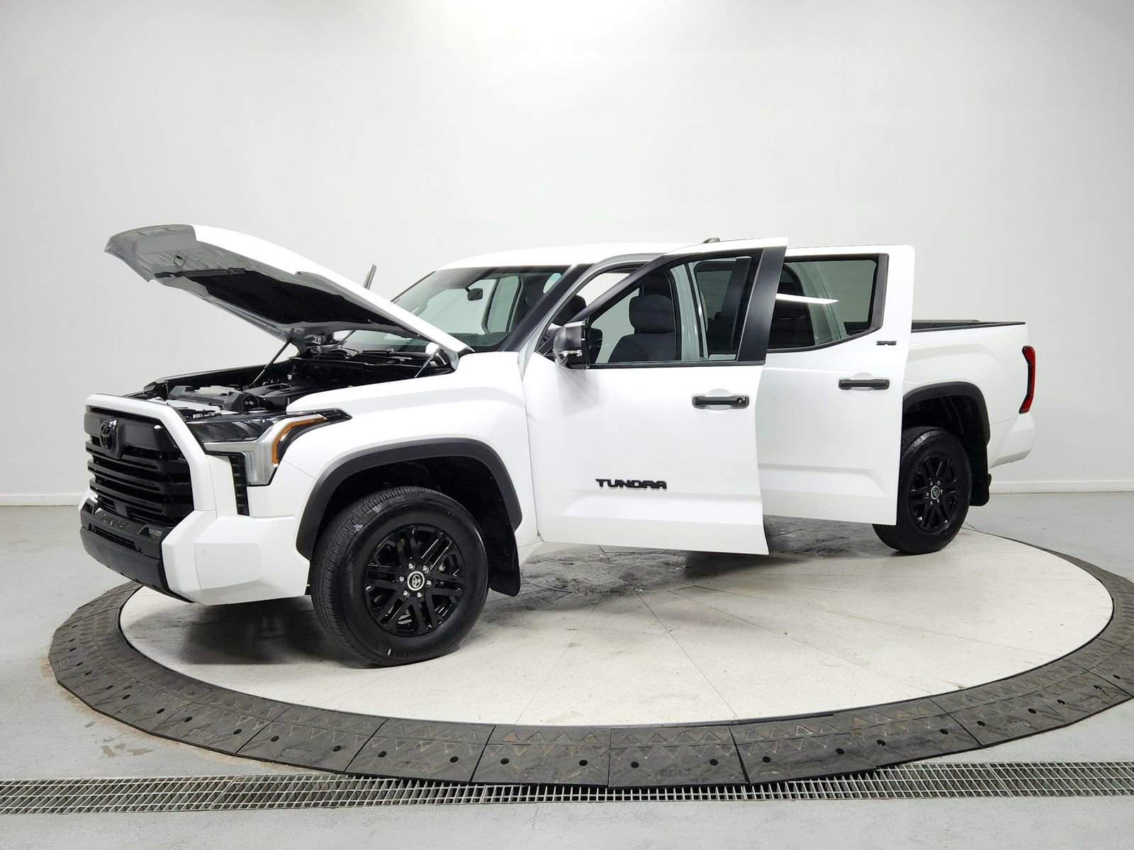 Used 2024 Toyota Tundra SR5 AWD/4WD image 11