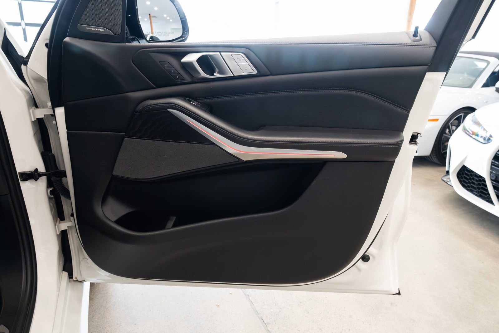 Used 2022 BMW X7 M50i image 28