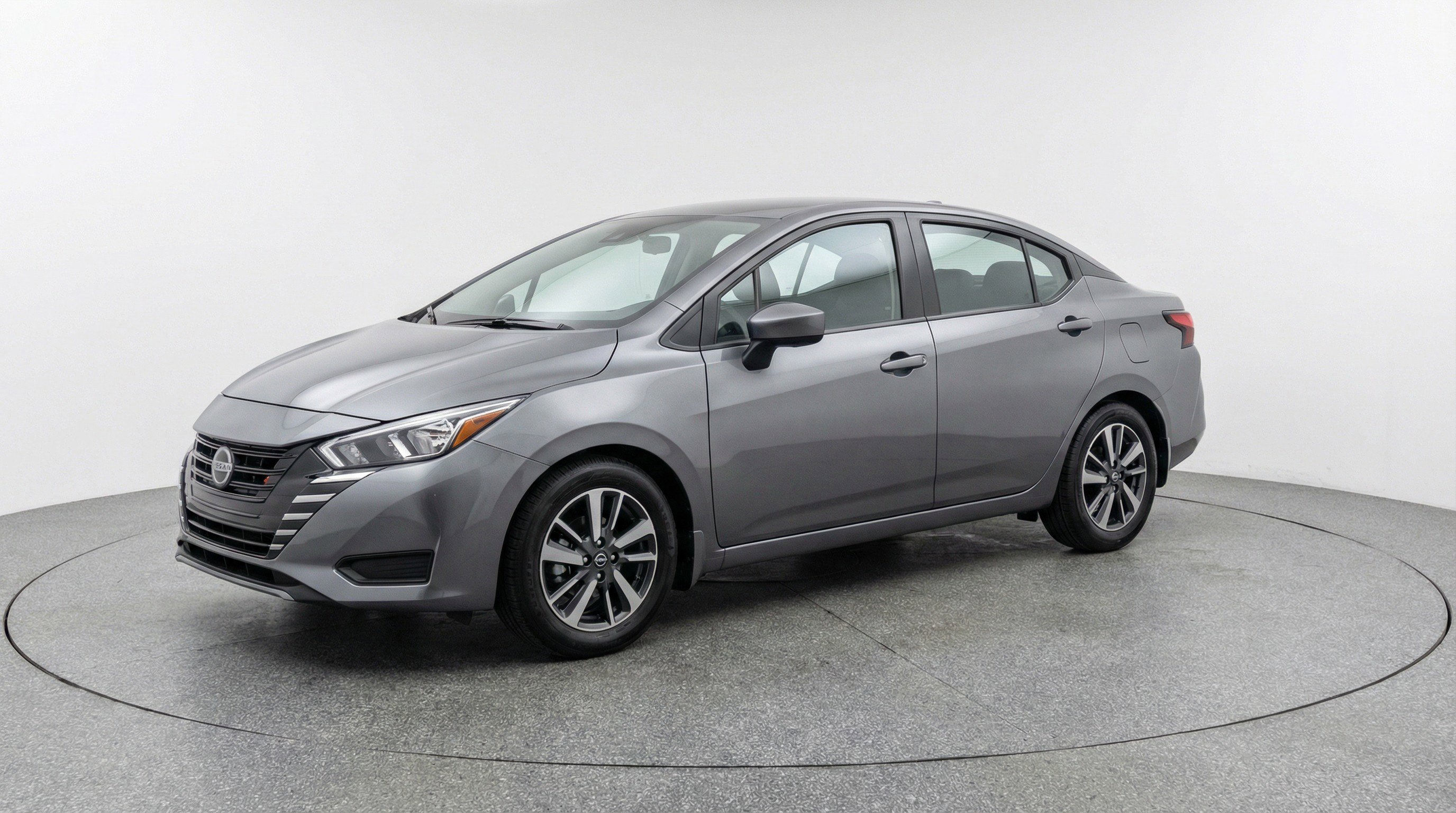 Used 2025 Nissan Versa SV image 3