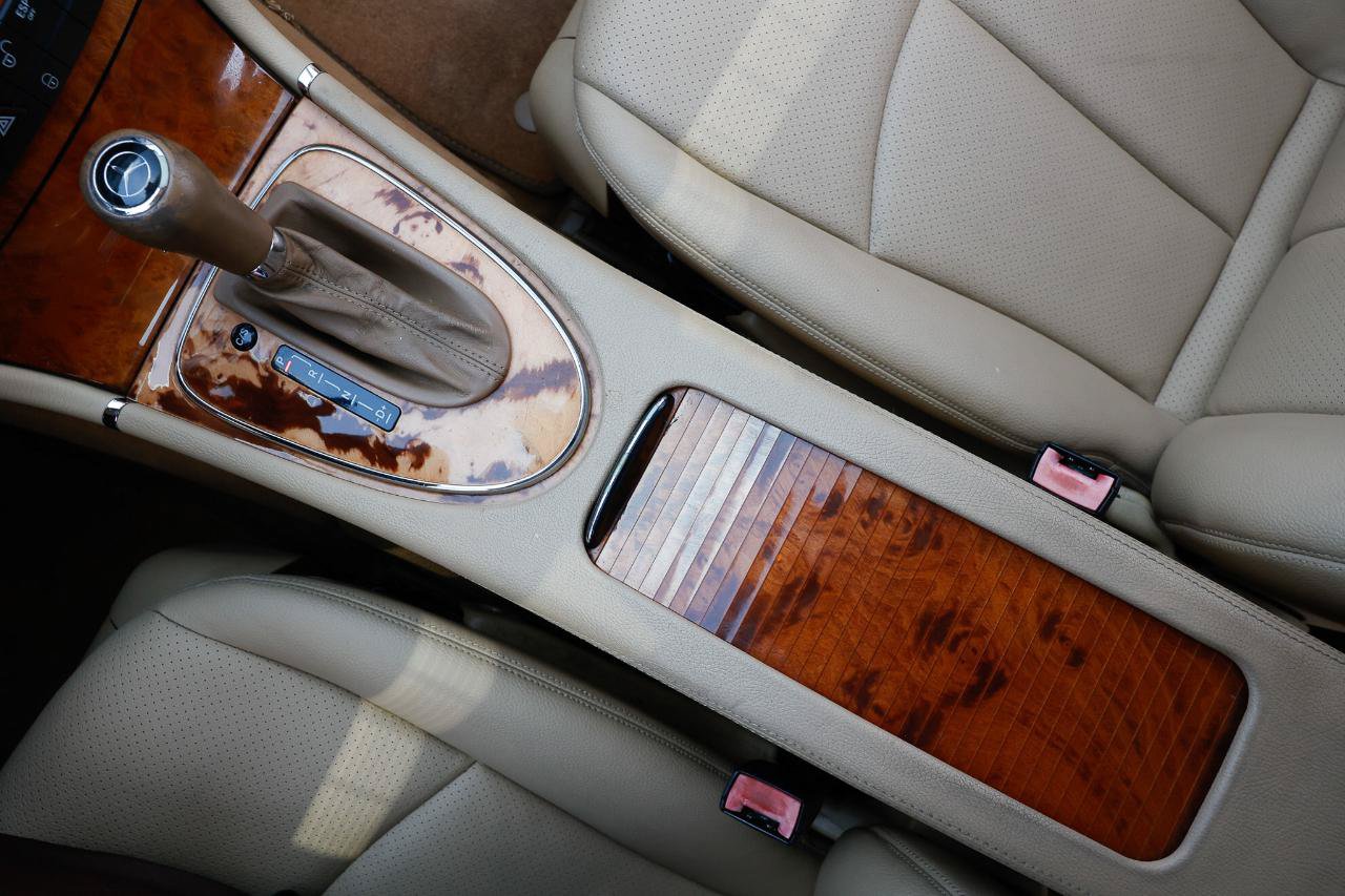 Used 2009 Mercedes-Benz E 350 Sedan w/ Premium 1 Pkg image 34