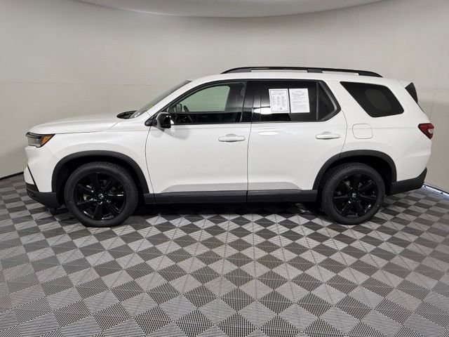 Used 2025 Honda Pilot Black Edition image 3