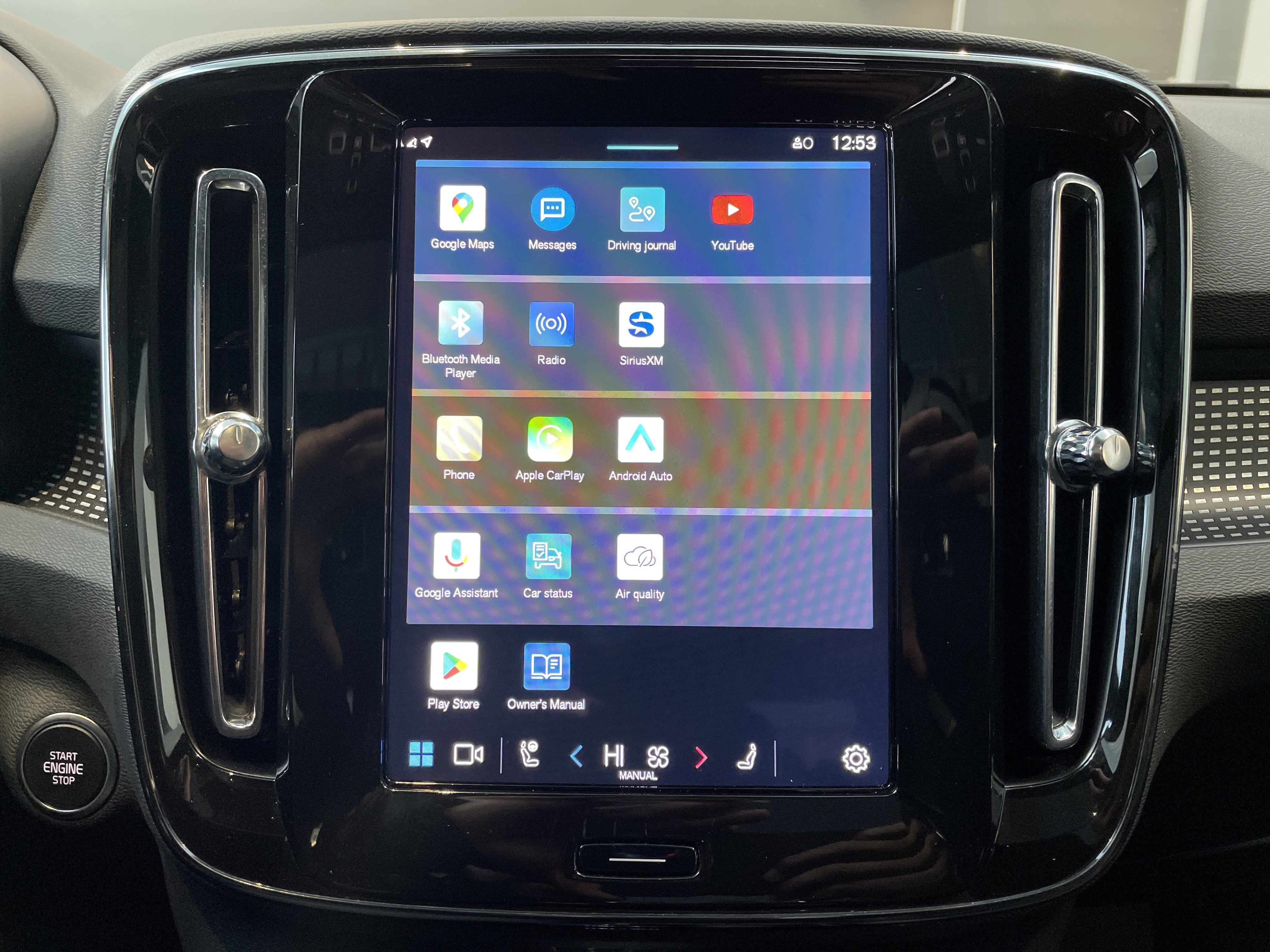 Used 2025 Volvo XC40 B5 Plus image 27