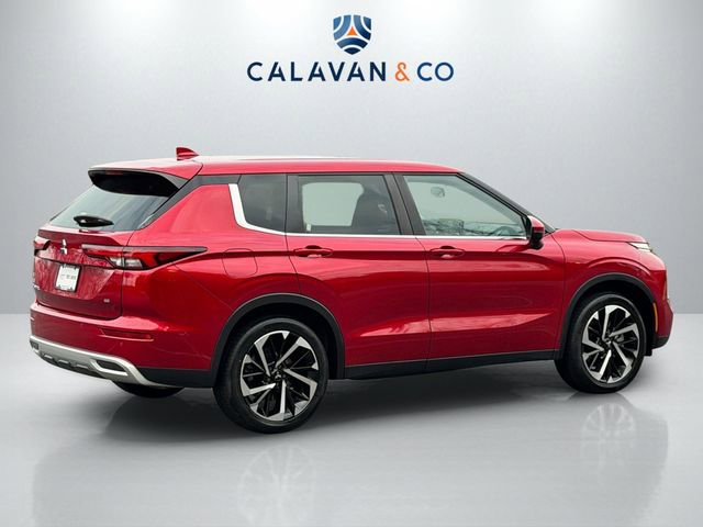 Used 2023 Mitsubishi Outlander SE image 7