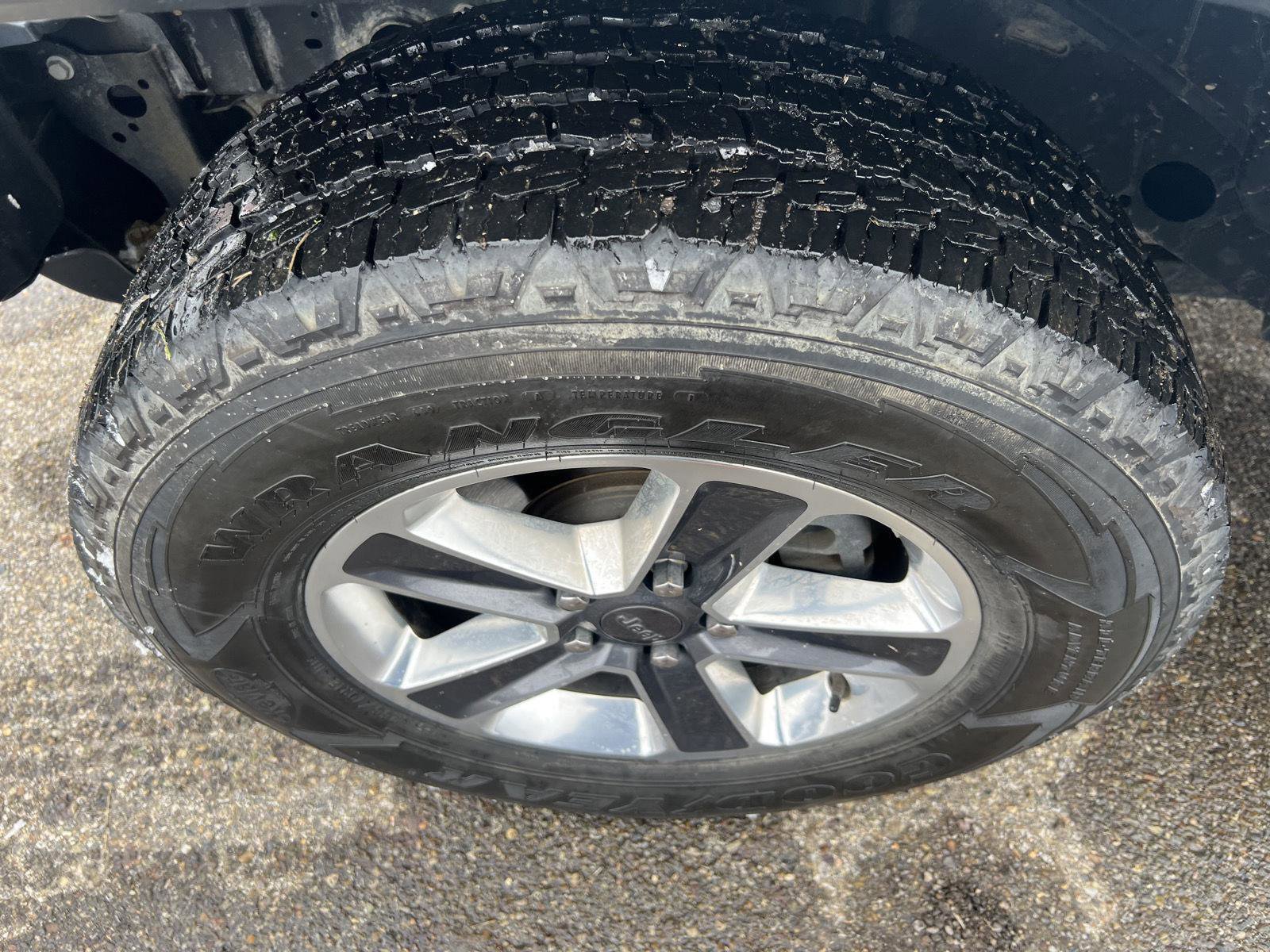 Used 2018 Jeep Wrangler Unlimited Sahara image 33