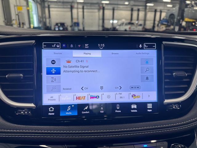 New 2026 Chrysler Pacifica Limited w/ S Appearance Package image 32