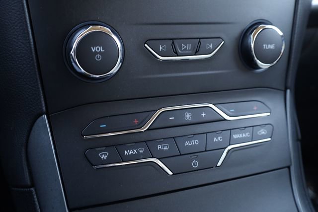 Used 2020 Ford Edge SE image 23