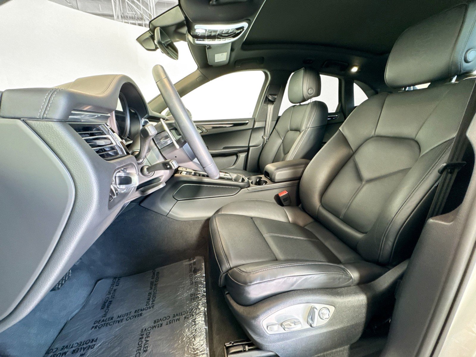 Used 2025 Porsche Macan Turbo image 5