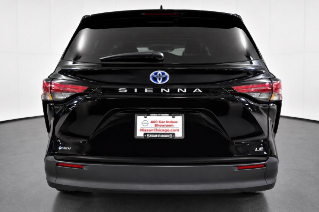Used 2025 Toyota Sienna LE FWD image 5