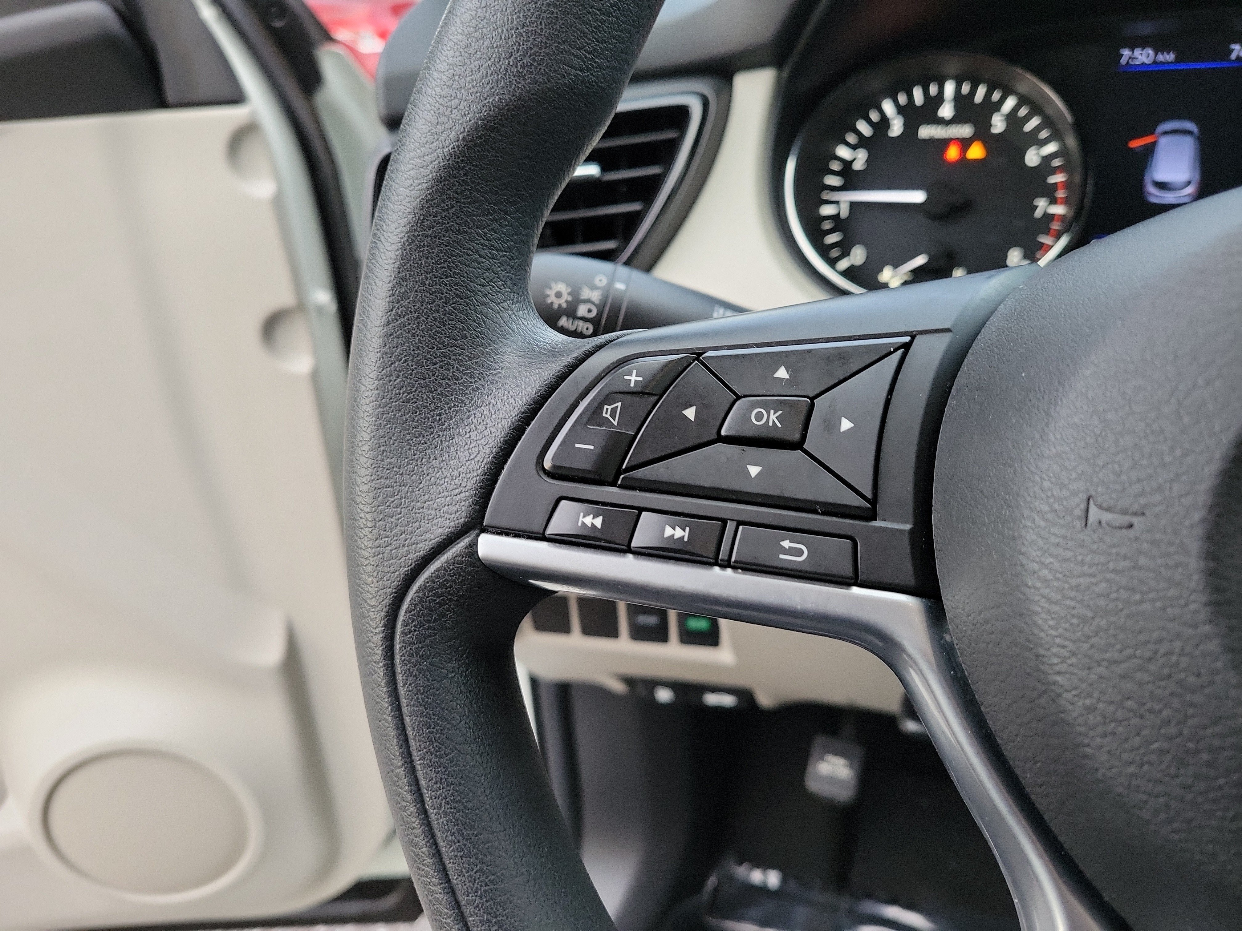 Used 2020 Nissan Rogue Sport SV FWD image 53