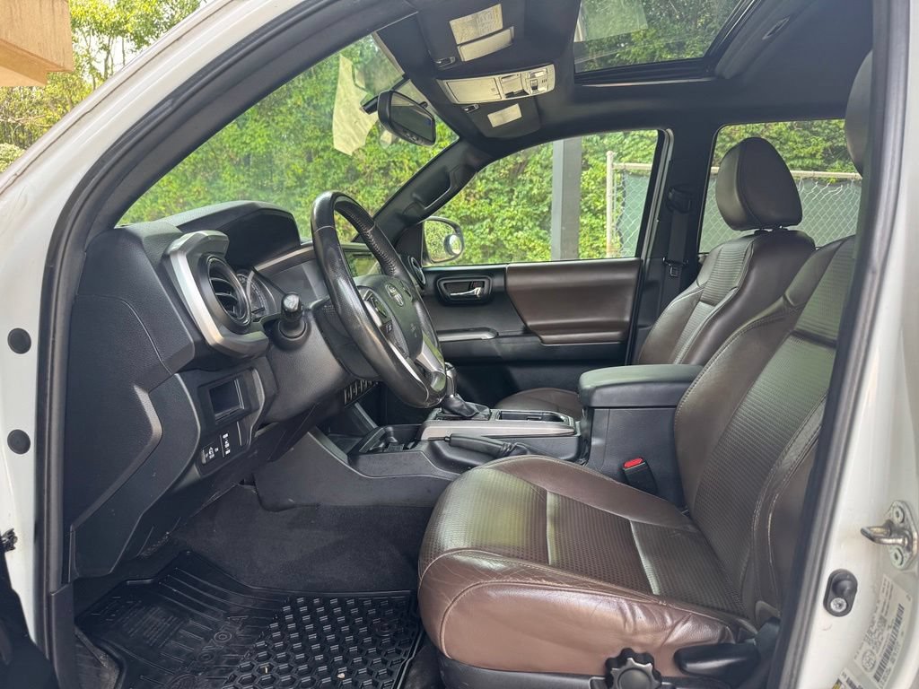 Used 2016 Toyota Tacoma Limited AWD/4WD image 8