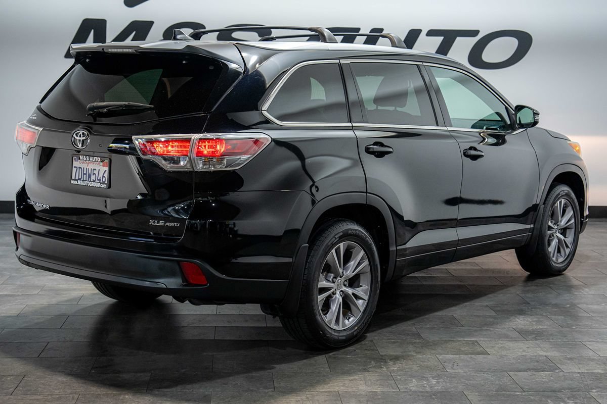 Used 2014 Toyota Highlander XLE AWD/4WD image 2