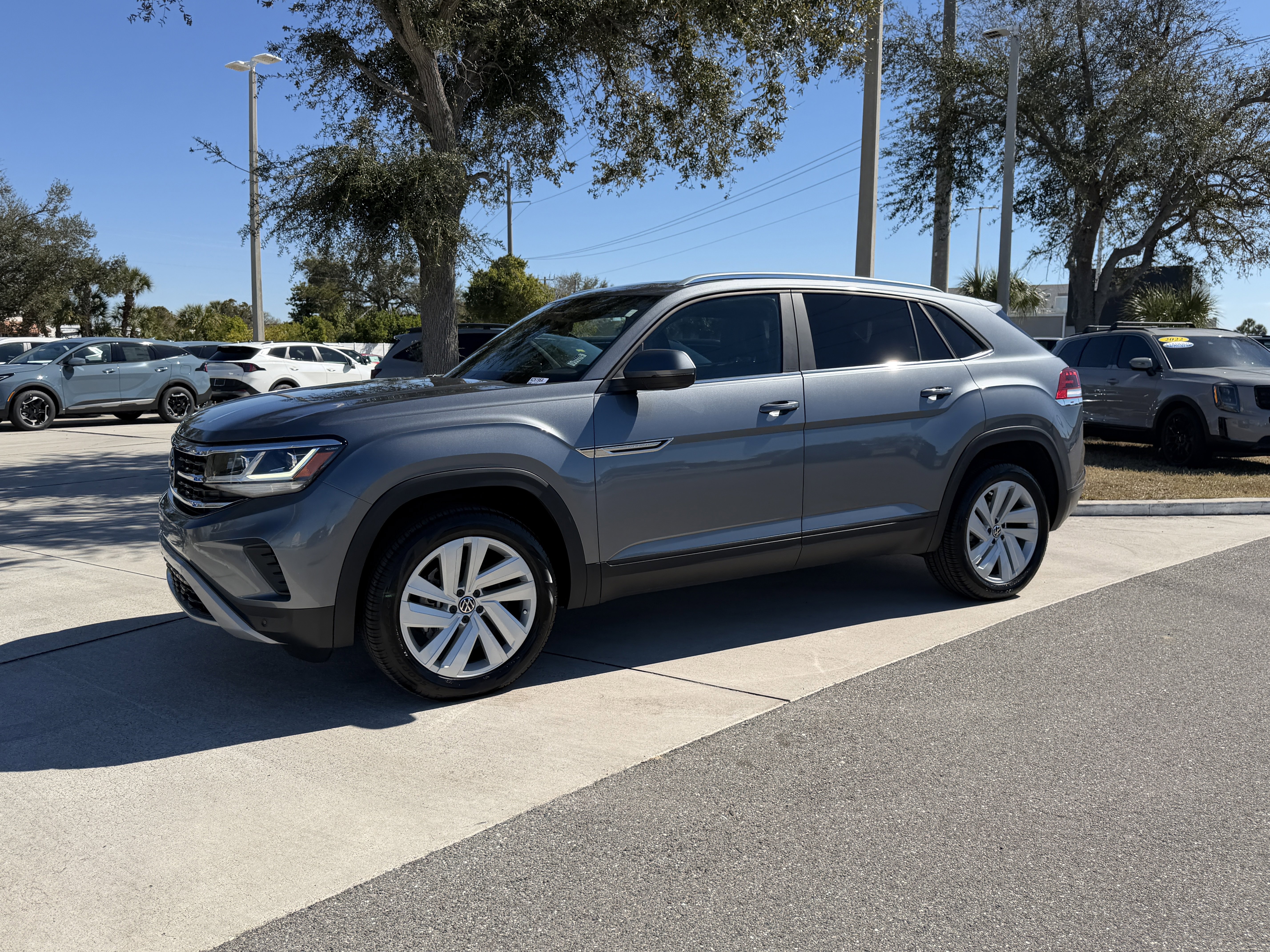 Used 2023 Volkswagen Atlas Cross Sport SE w/ Panoramic Sunroof Package image 8