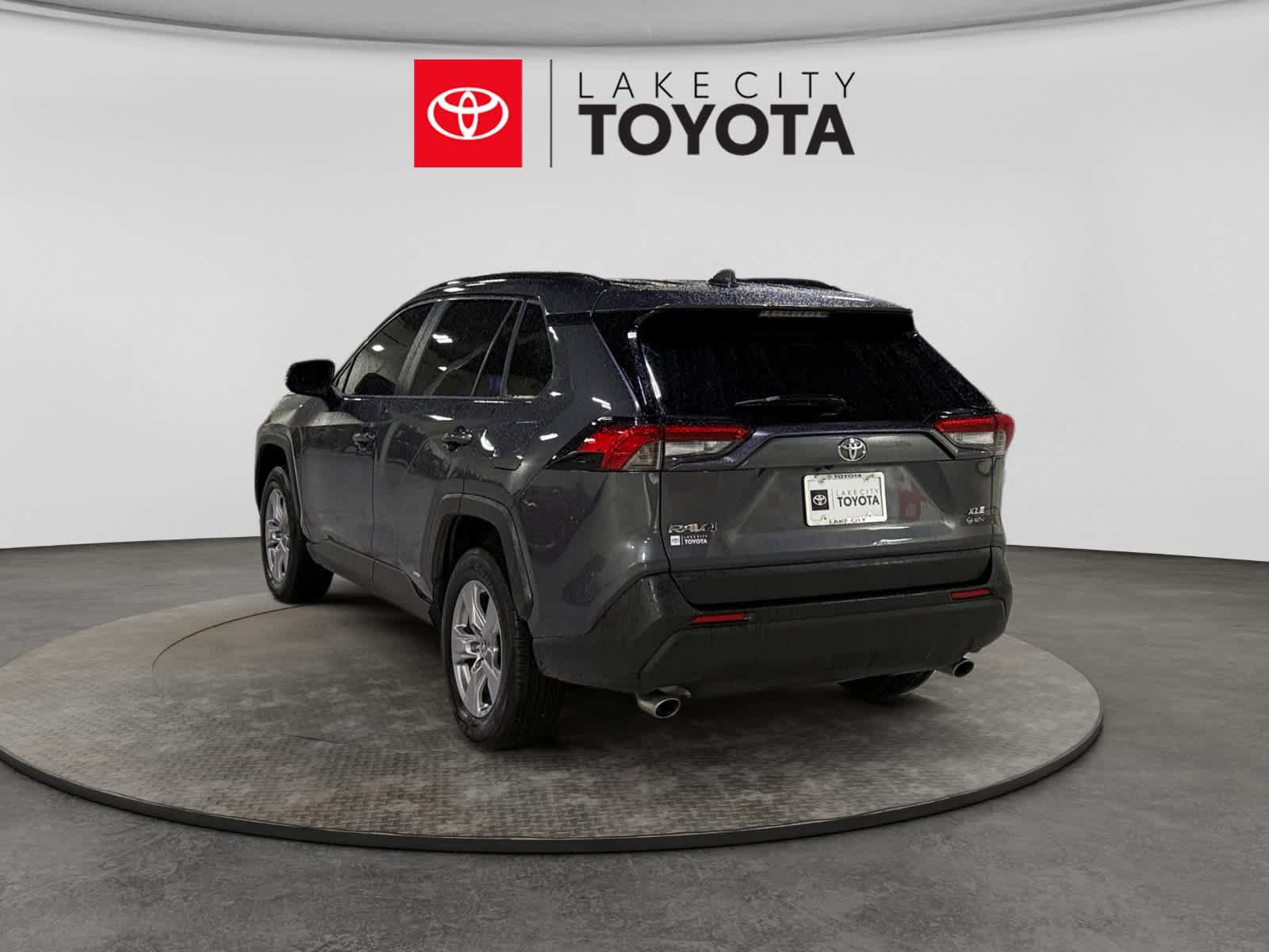 Used 2025 Toyota RAV4 XLE AWD/4WD image 4